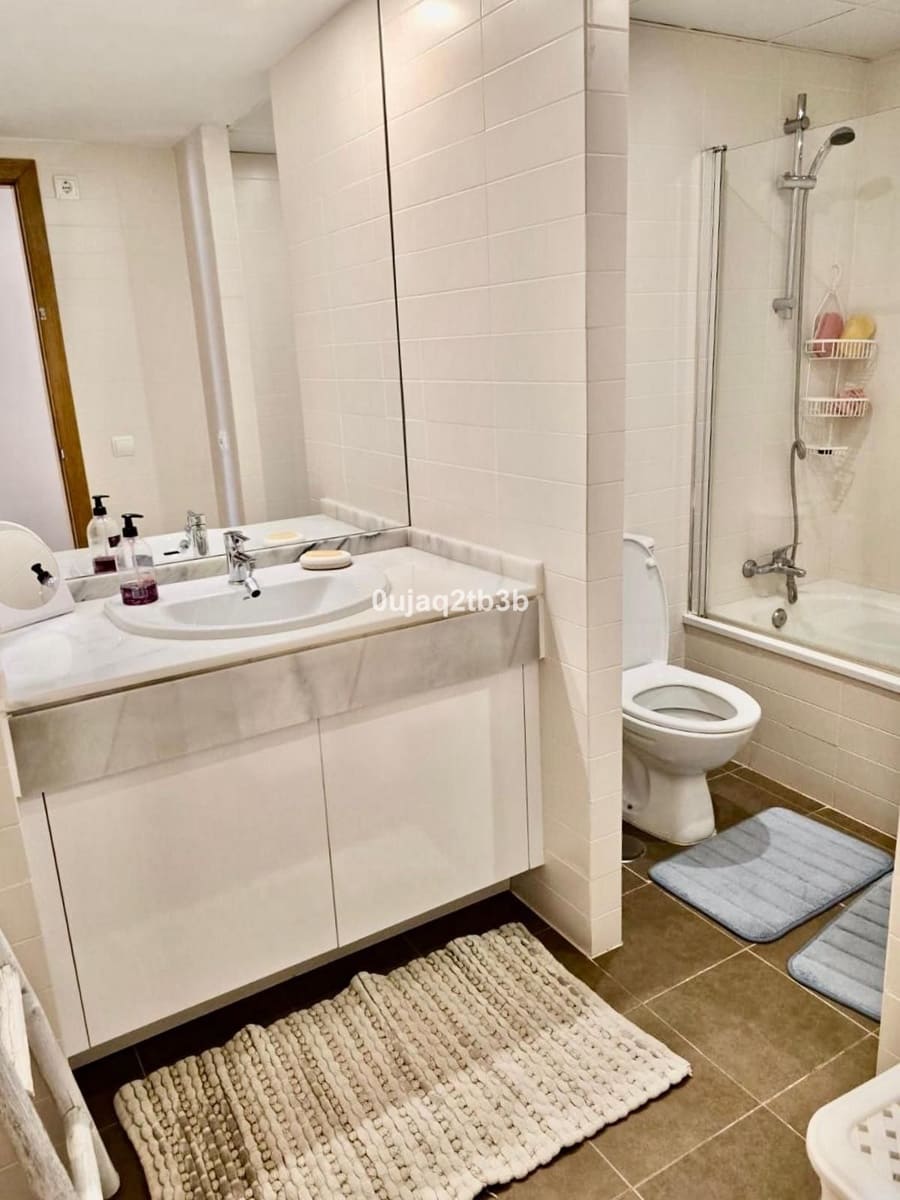 3 soveværelse Penthouse til leje i New Golden Mile med swimmingpool garage - € 2.200 (Ref: 9201975)