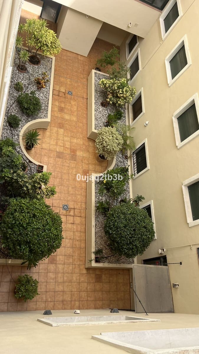 3 bedroom Apartment for sale in Estepona with pool - € 477,000 (Ref: 9245748)