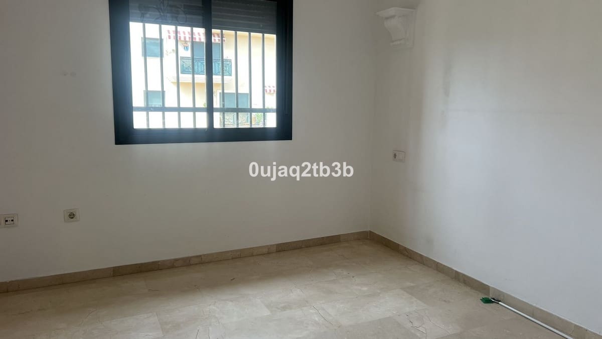 3 bedroom Apartment for sale in Estepona with pool - € 477,000 (Ref: 9245748)