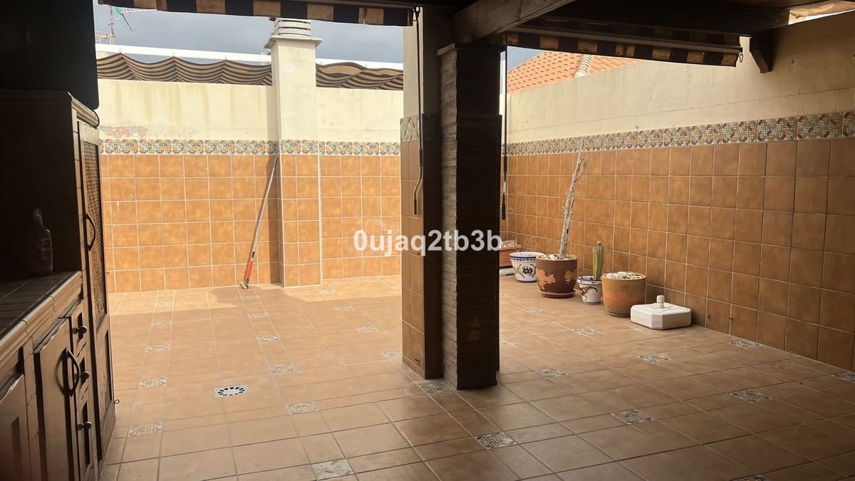 3 bedroom Apartment for sale in Estepona with pool - € 477,000 (Ref: 9245748)