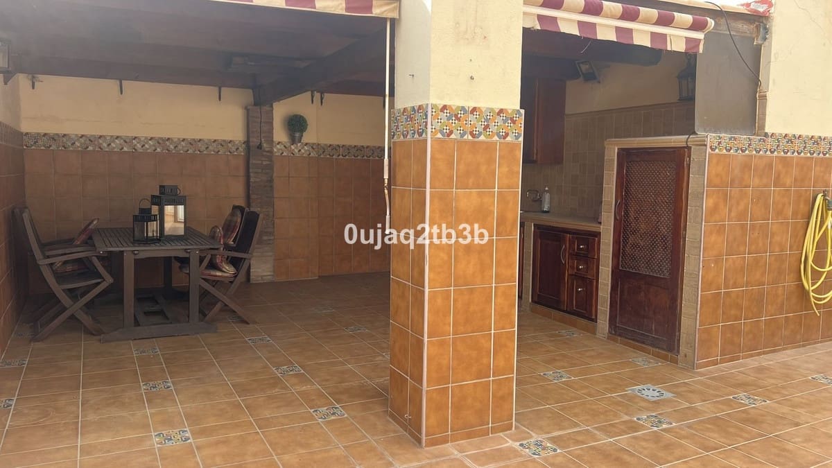 3 bedroom Apartment for sale in Estepona with pool - € 477,000 (Ref: 9245748)