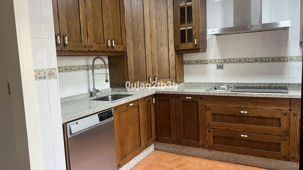 3 bedroom Apartment for sale in Estepona with pool - € 477,000 (Ref: 9245748)