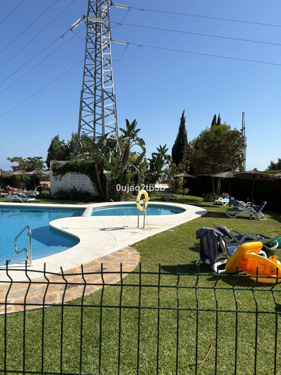 2 bedroom Apartment for rent in La Quinta with pool - € 1,900 (Ref: 9270601)