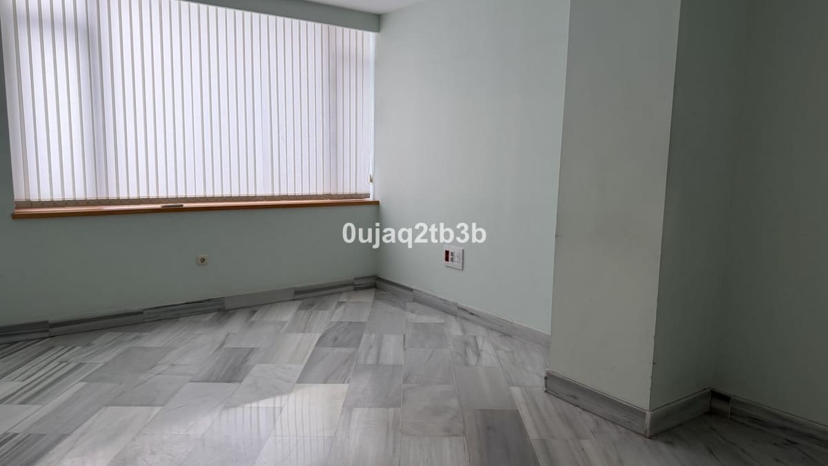 Oficina de 10 habitaciones en Marbella en venta - 2.450.000 € (Ref: 9296083)