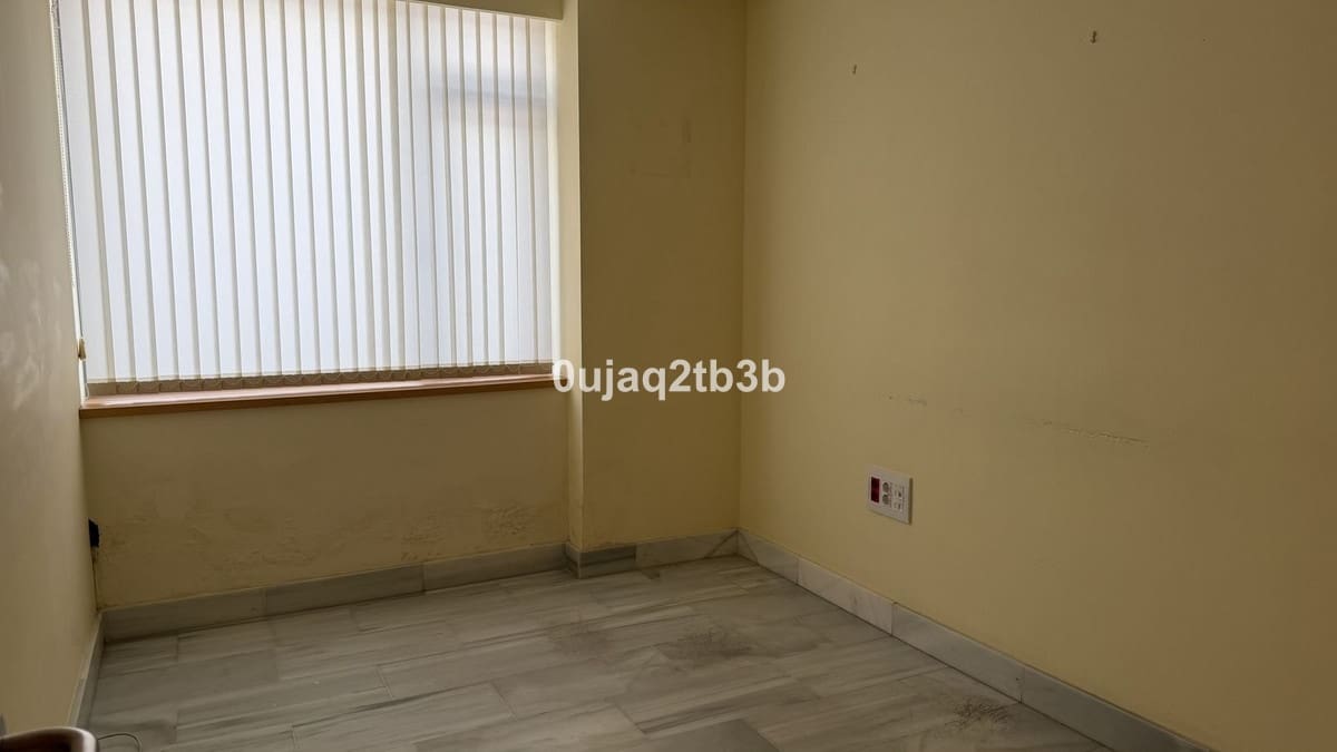 Oficina de 10 habitaciones en Marbella en venta - 2.450.000 € (Ref: 9296083)