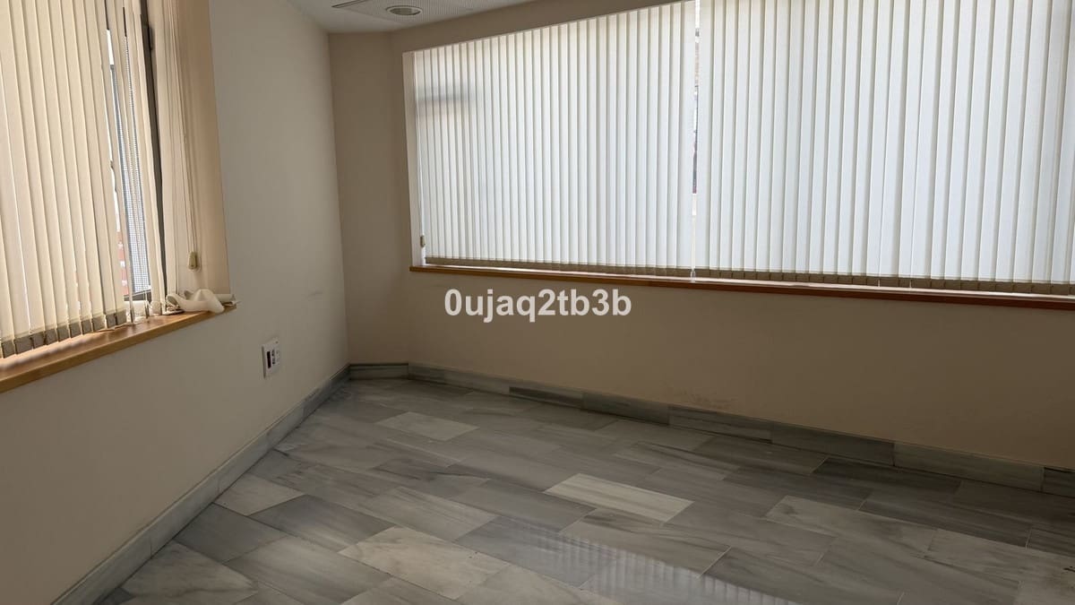 10 bedroom Office for sale in Marbella - € 2,450,000 (Ref: 9296083)