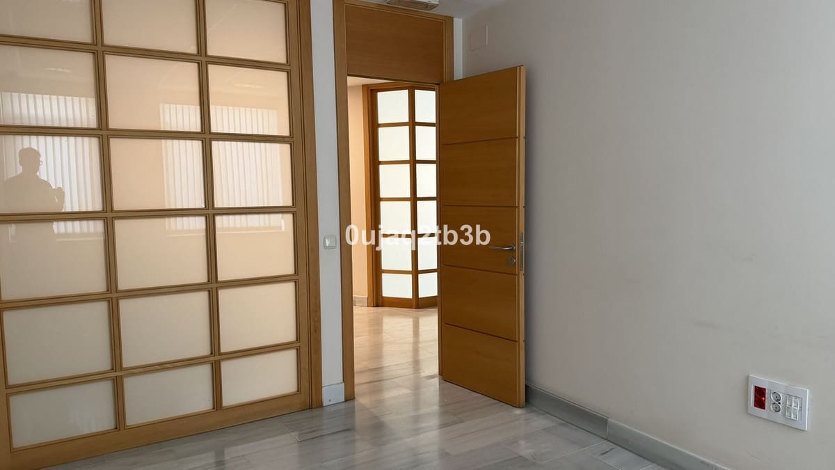 10 bedroom Office for sale in Marbella - € 2,450,000 (Ref: 9296083)