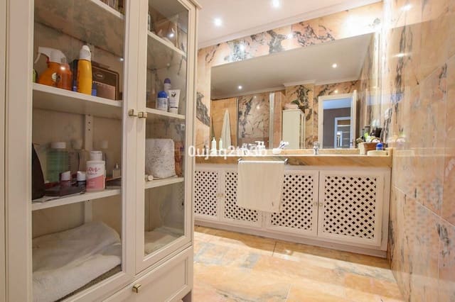 3 bedroom Apartment for sale in Nueva Andalucia, Marbella with pool - € 650,000 (Ref: 9357655)