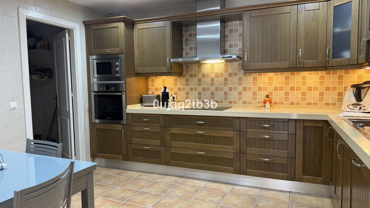 3 sovrum Lägenhet till salu i Nueva Andalucia med pool - 630 000 € (Ref: 9357655)