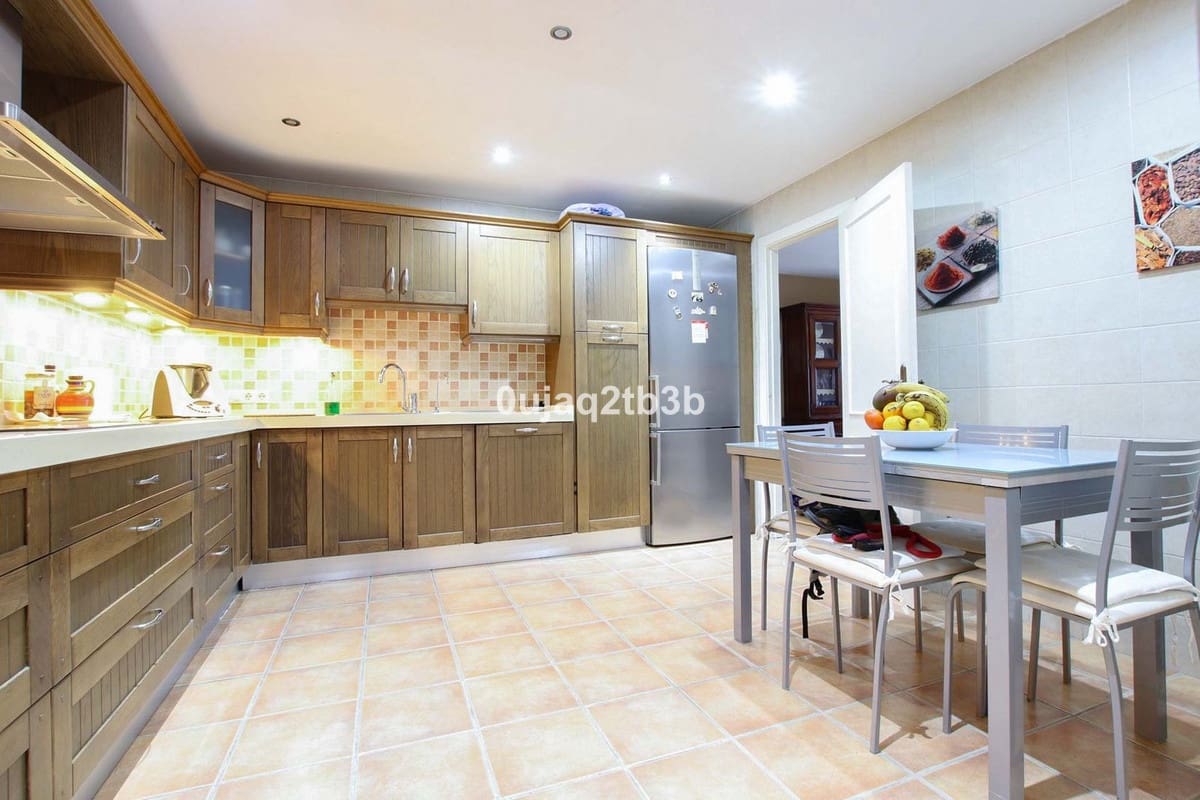 3 camera da letto Appartamento in vendita in Nueva Andalucia con piscina - 630.000 € (Rif: 9357655)