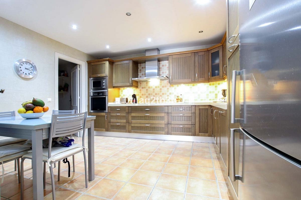 3 camera da letto Appartamento in vendita in Nueva Andalucia con piscina - 630.000 € (Rif: 9357655)