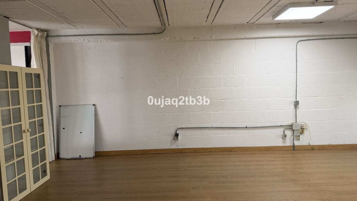 3 bedroom Commercial for rent in Bel-Air with pool - € 1,550 (Ref: 9428193)