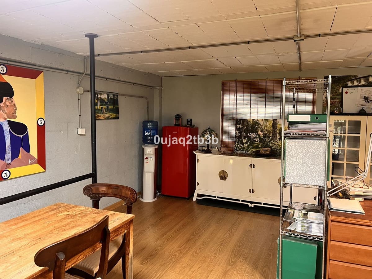 3 bedroom Commercial for rent in Bel-Air with pool - € 1,550 (Ref: 9428193)