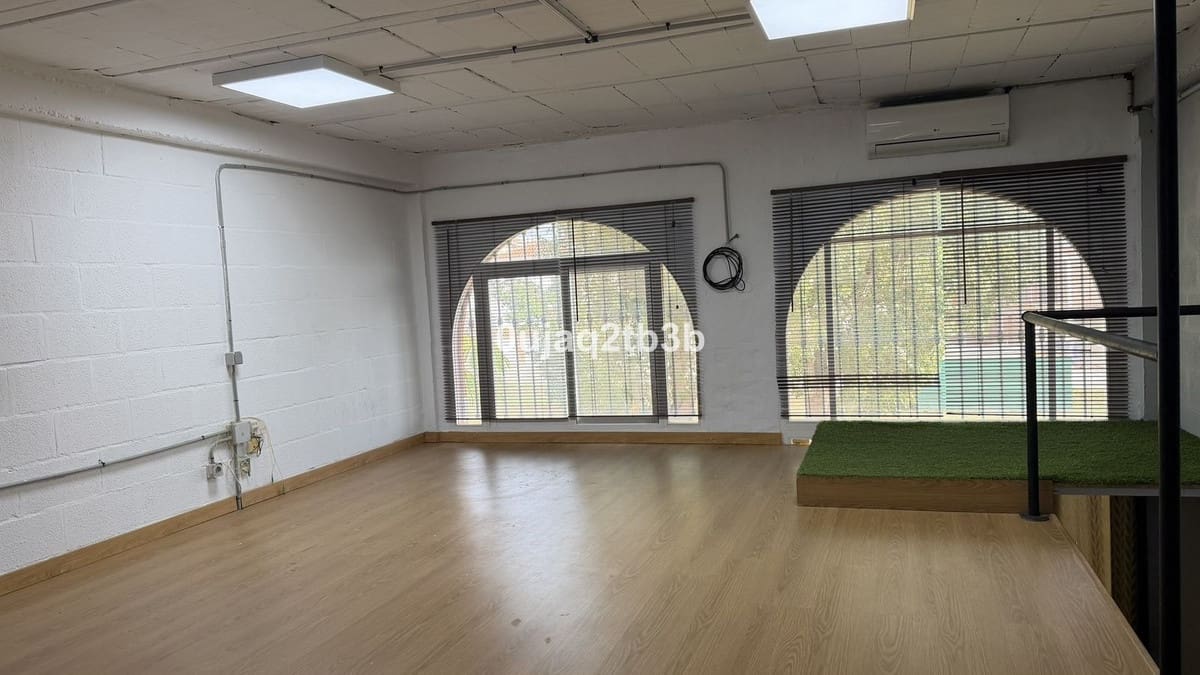 3 bedroom Commercial for rent in Bel-Air with pool - € 1,550 (Ref: 9428193)