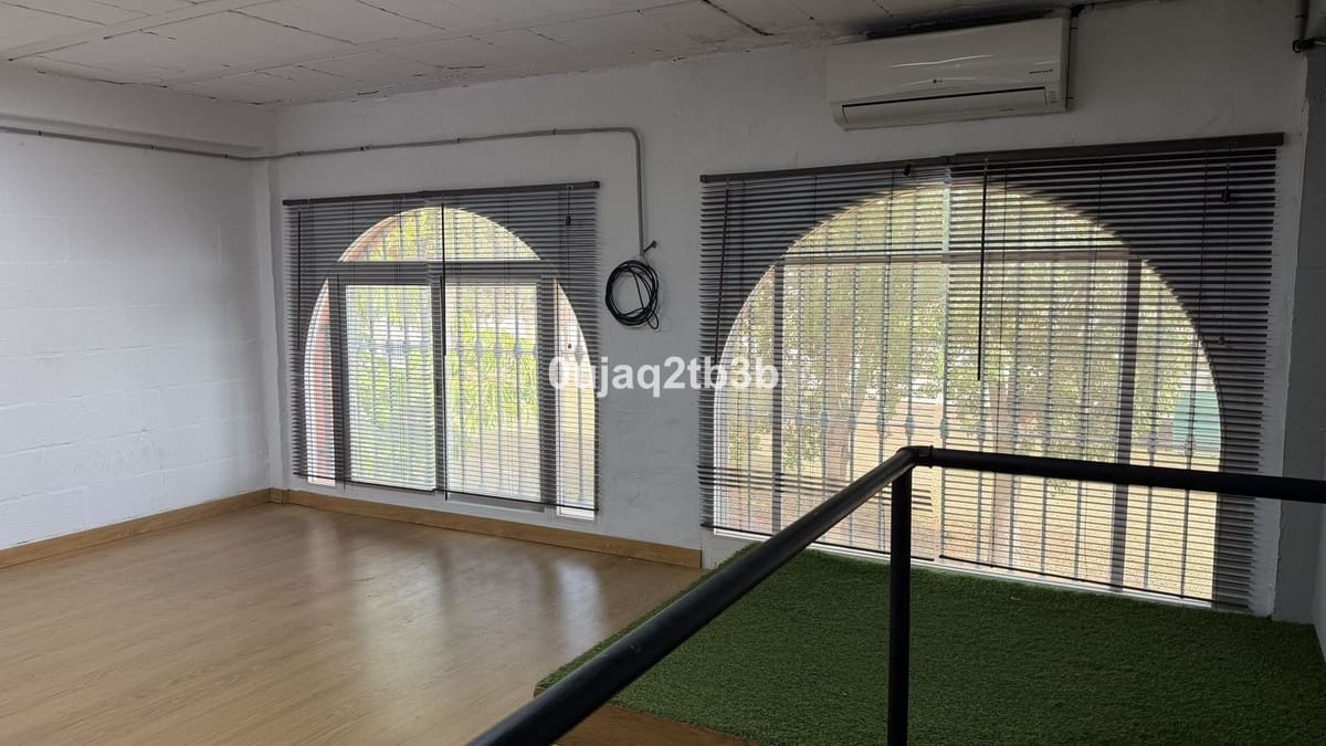3 bedroom Commercial for rent in Bel-Air with pool - € 1,550 (Ref: 9428193)