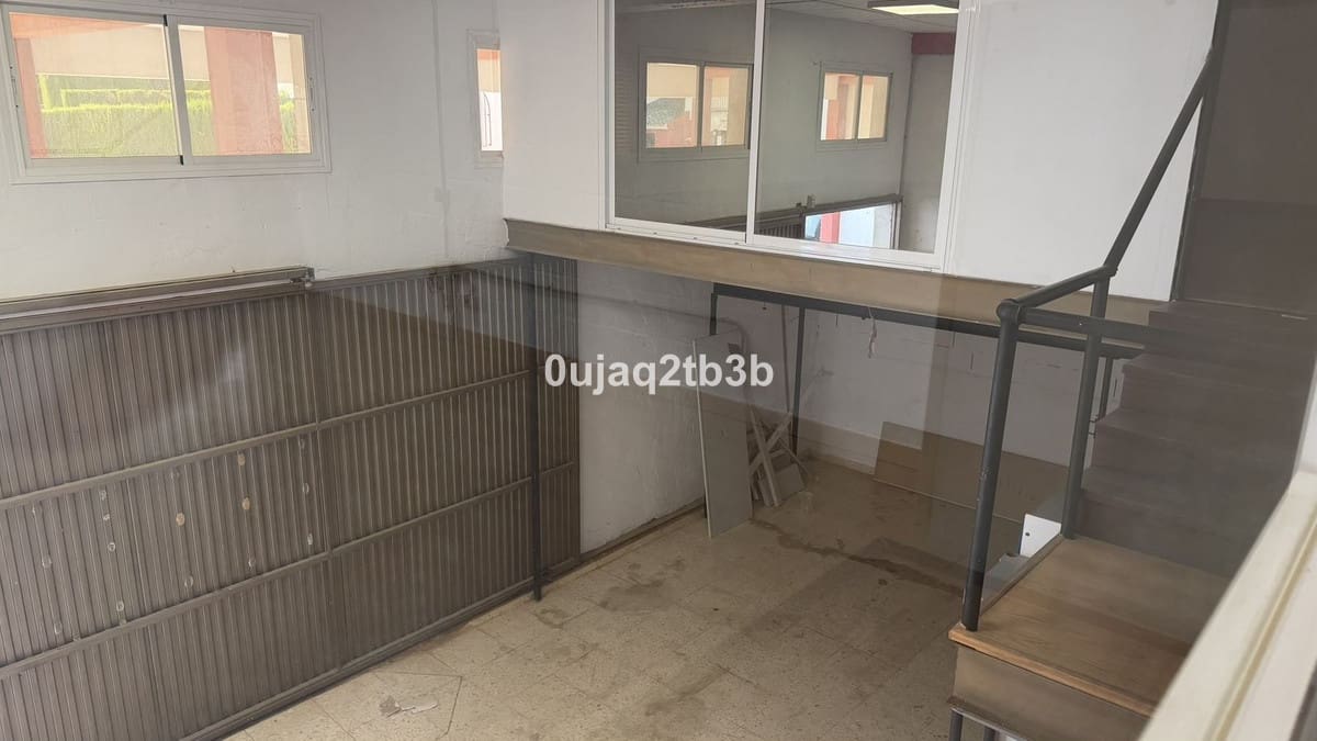 3 bedroom Commercial for rent in Bel-Air with pool - € 1,550 (Ref: 9428193)