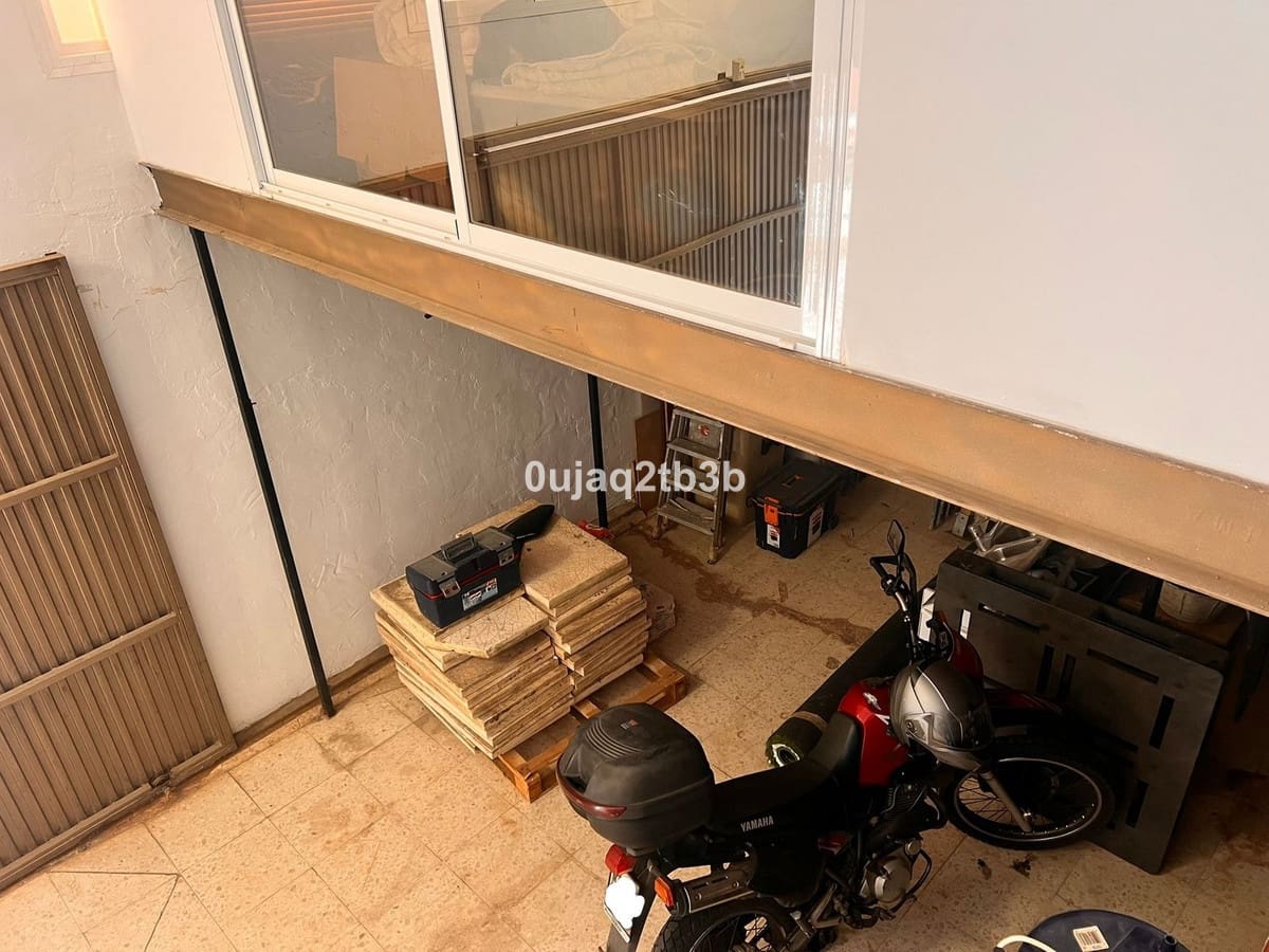 3 bedroom Commercial for rent in Bel-Air with pool - € 1,550 (Ref: 9428193)