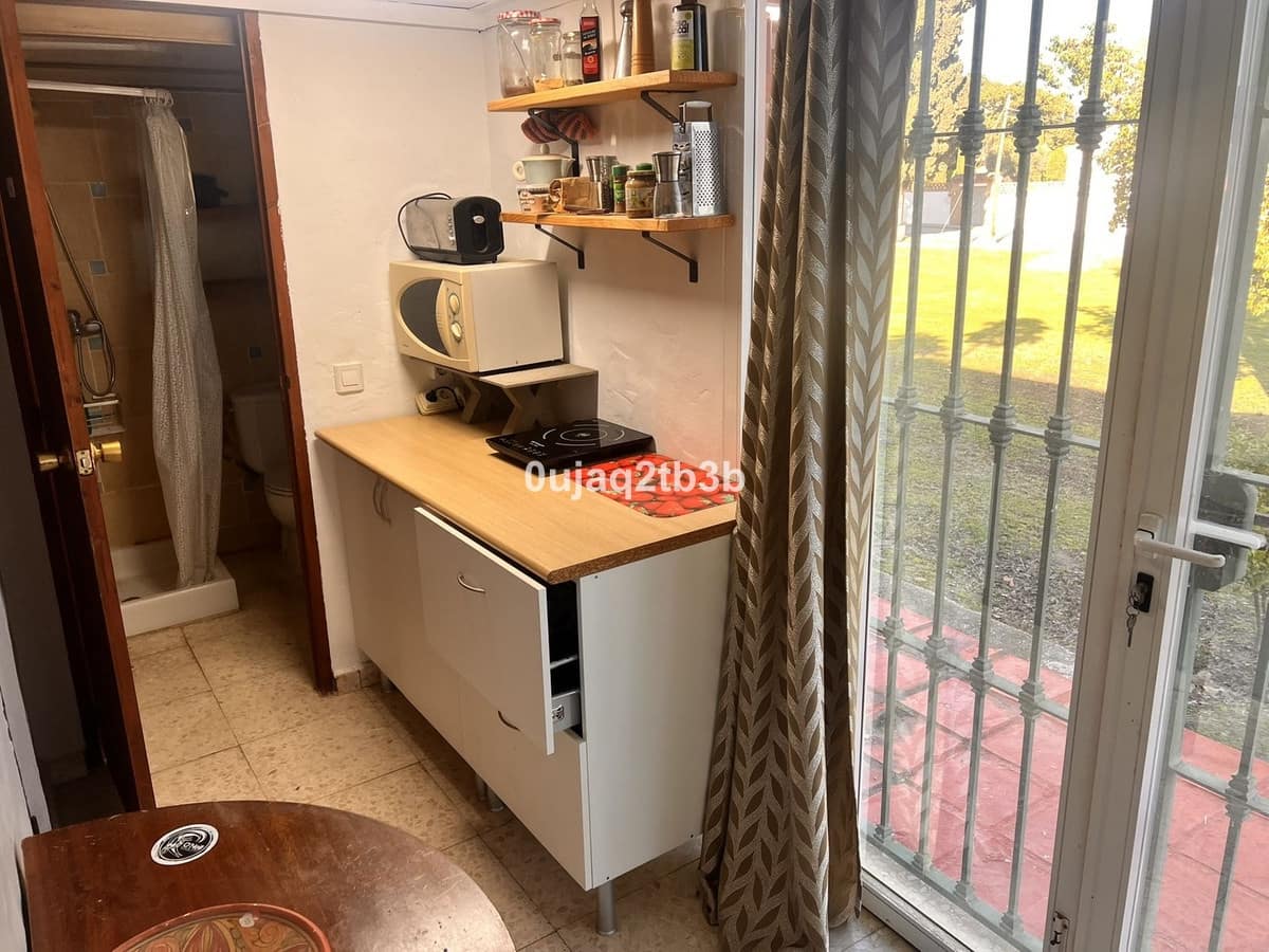 3 bedroom Commercial for rent in Bel-Air with pool - € 1,550 (Ref: 9428193)