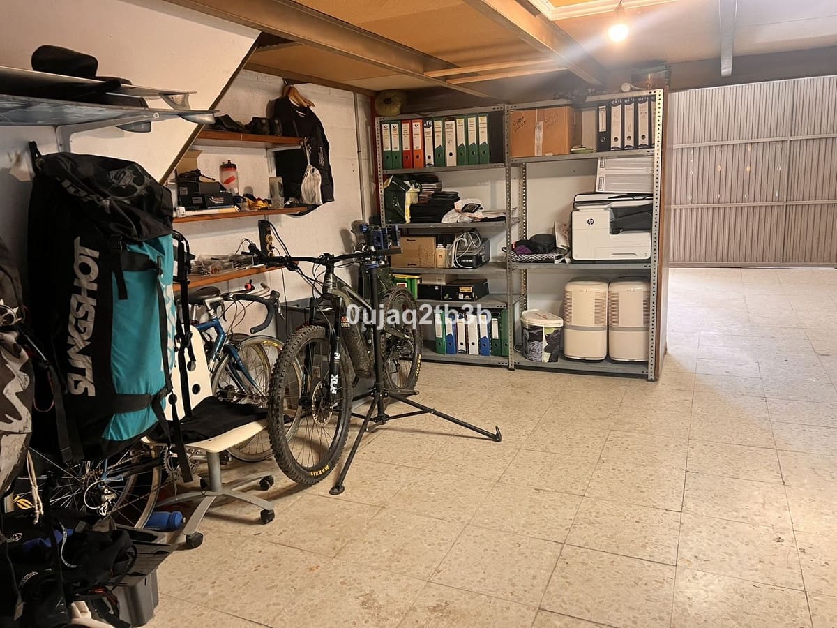 3 bedroom Commercial for rent in Bel-Air with pool - € 1,550 (Ref: 9428193)