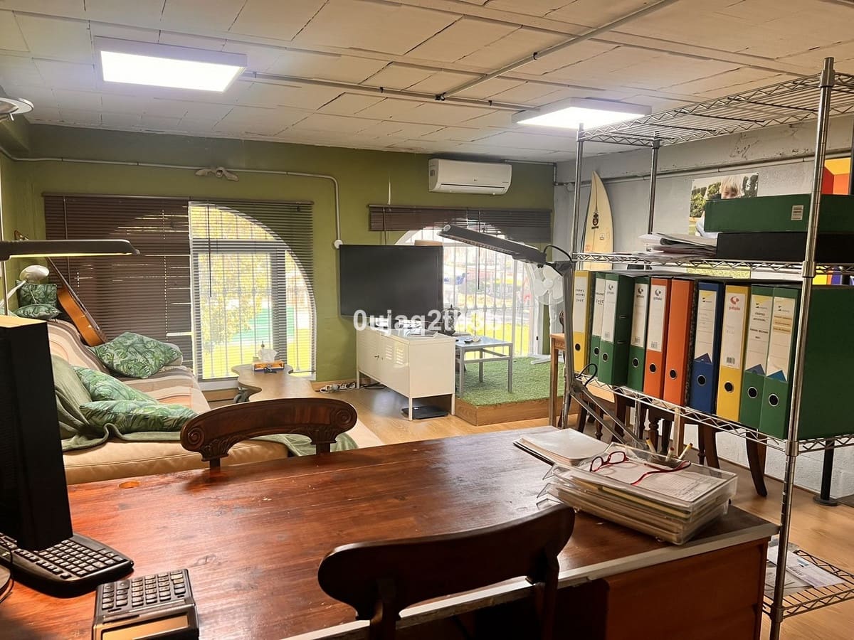 3 bedroom Commercial for rent in Bel-Air with pool - € 1,550 (Ref: 9428193)