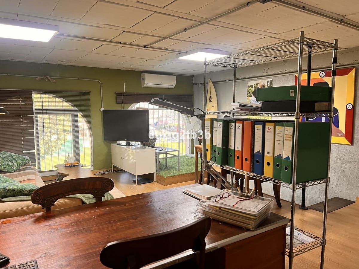 3 bedroom Commercial for rent in Bel-Air with pool - € 1,550 (Ref: 9428193)