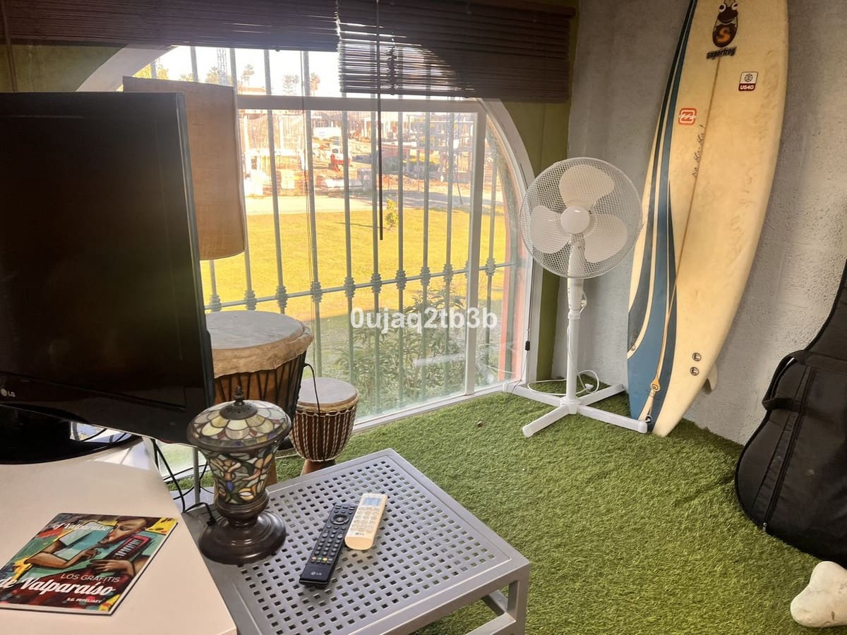 3 bedroom Commercial for rent in Bel-Air with pool - € 1,550 (Ref: 9428193)