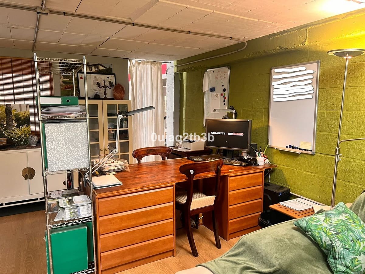 3 bedroom Commercial for rent in Bel-Air with pool - € 1,550 (Ref: 9428193)