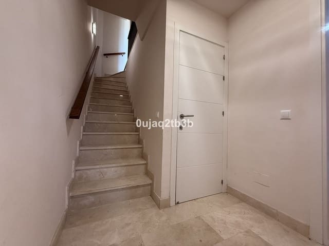 3 soveværelse Byhus til leje i New Golden Mile, Estepona med swimmingpool garage - € 2.800 (Ref: 9521134)