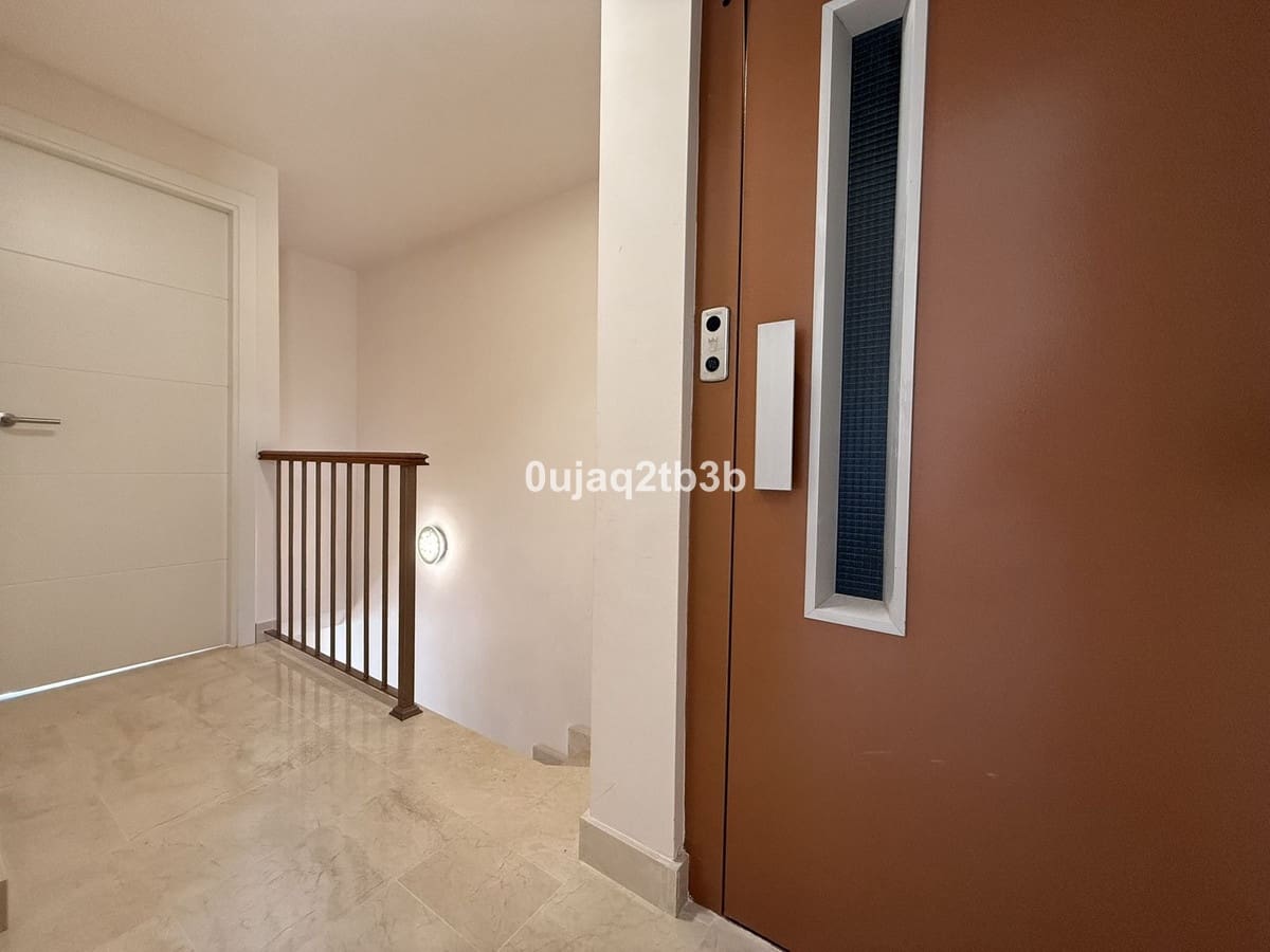 3 soveværelse Byhus til leje i New Golden Mile med swimmingpool garage - € 2.800 (Ref: 9521134)