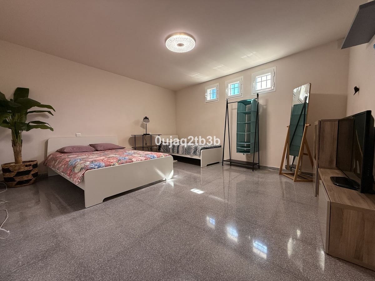 3 soveværelse Byhus til leje i New Golden Mile med swimmingpool garage - € 2.800 (Ref: 9521134)