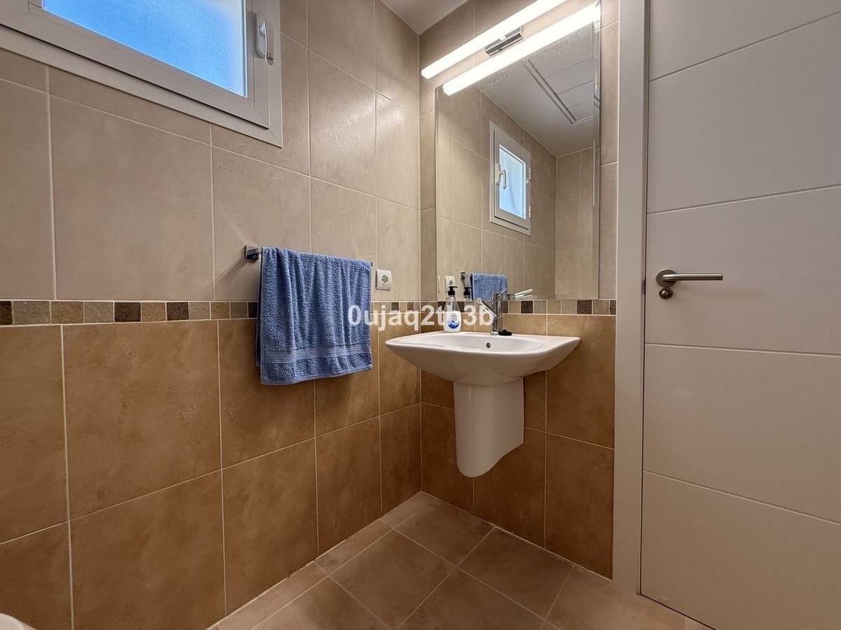 3 soveværelse Byhus til leje i New Golden Mile med swimmingpool garage - € 2.800 (Ref: 9521134)