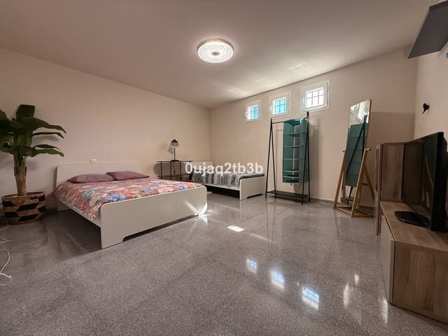 3 soveværelse Byhus til leje i New Golden Mile, Estepona med swimmingpool garage - € 2.800 (Ref: 9521134)