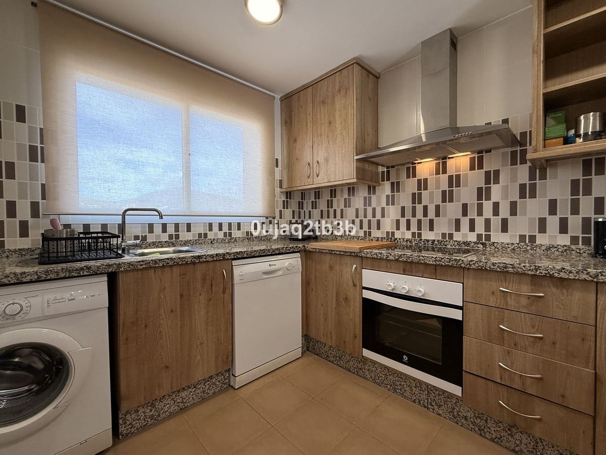 3 soveværelse Byhus til leje i New Golden Mile med swimmingpool garage - € 2.800 (Ref: 9521134)