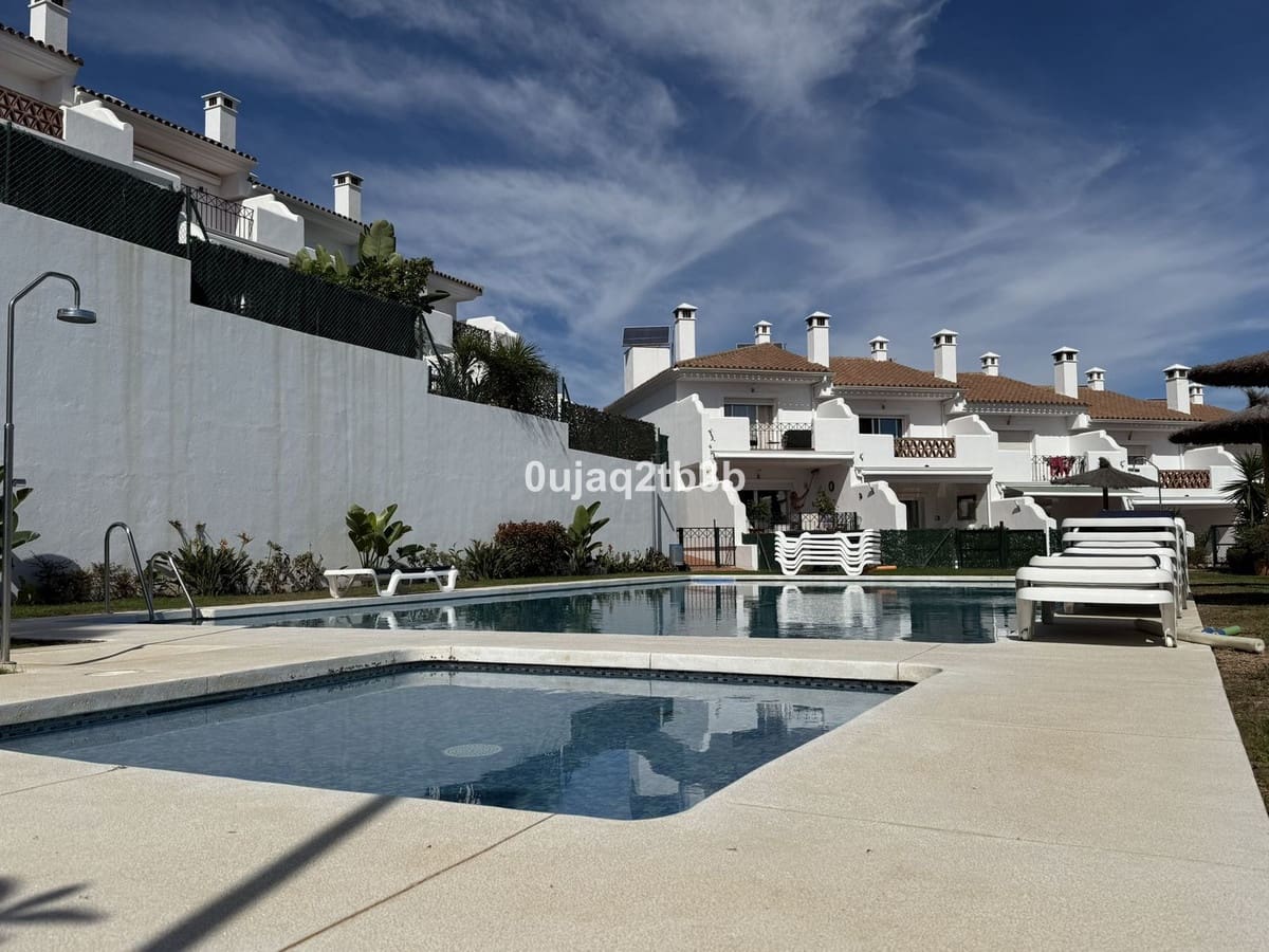 3 soveværelse Byhus til leje i New Golden Mile med swimmingpool garage - € 2.800 (Ref: 9521134)