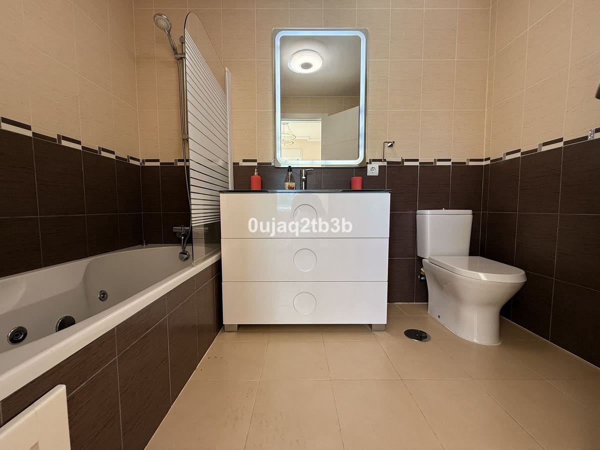 3 soveværelse Byhus til leje i New Golden Mile med swimmingpool garage - € 2.800 (Ref: 9521134)