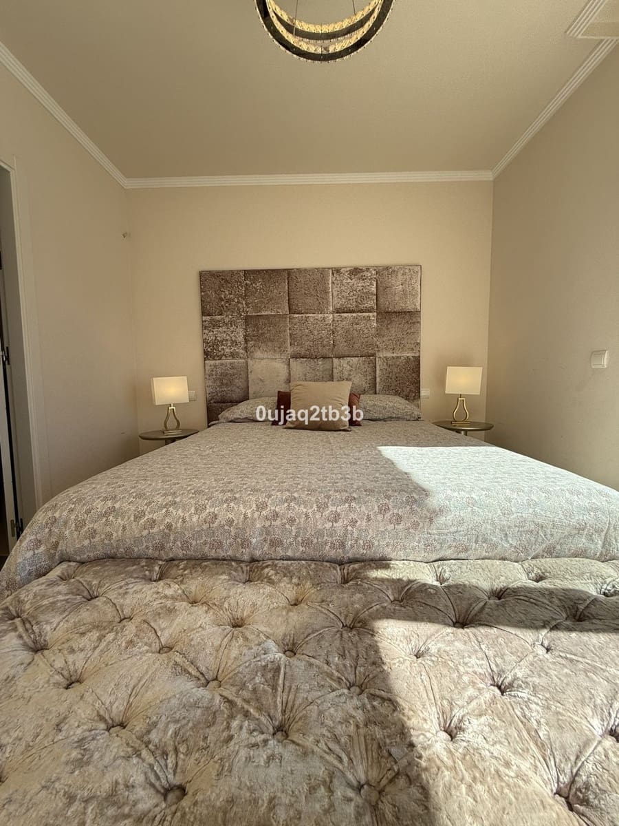 3 soveværelse Byhus til leje i New Golden Mile med swimmingpool garage - € 2.800 (Ref: 9521134)