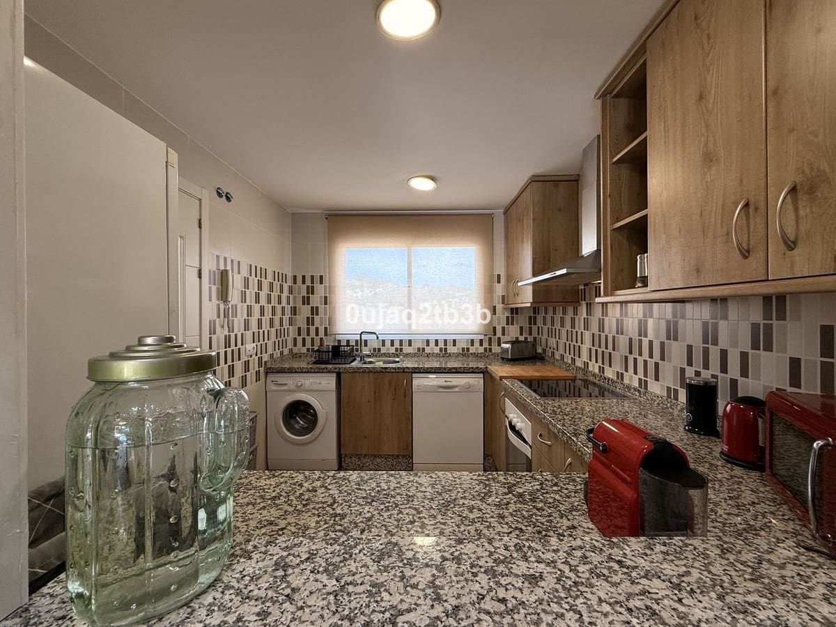 3 soveværelse Byhus til leje i New Golden Mile med swimmingpool garage - € 2.800 (Ref: 9521134)