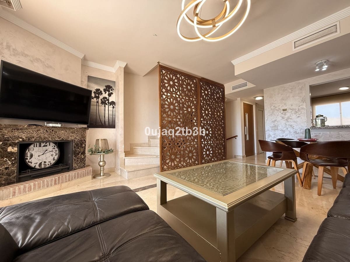 3 soveværelse Byhus til leje i New Golden Mile med swimmingpool garage - € 2.800 (Ref: 9521134)