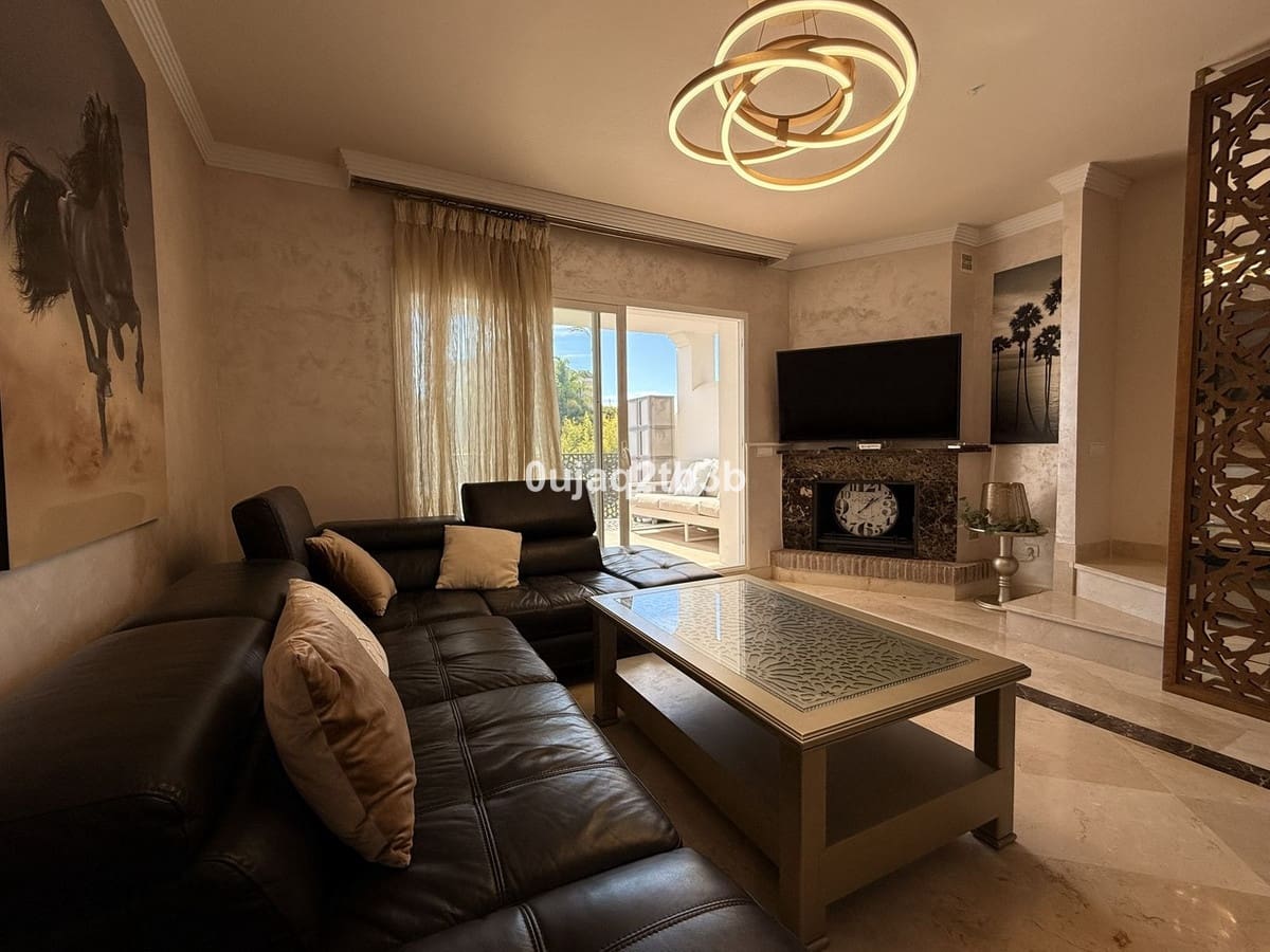 3 soveværelse Byhus til leje i New Golden Mile med swimmingpool garage - € 2.800 (Ref: 9521134)