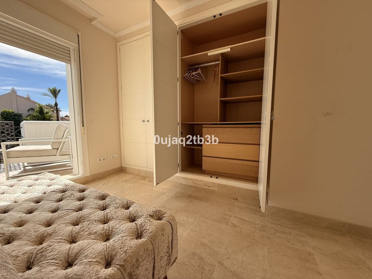 3 soveværelse Byhus til leje i New Golden Mile med swimmingpool garage - € 2.800 (Ref: 9521134)