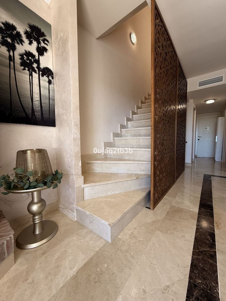 3 soveværelse Byhus til leje i New Golden Mile med swimmingpool garage - € 2.800 (Ref: 9521134)