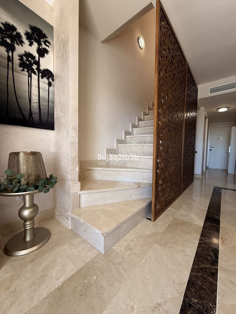 3 soveværelse Byhus til leje i New Golden Mile med swimmingpool garage - € 2.800 (Ref: 9521134)