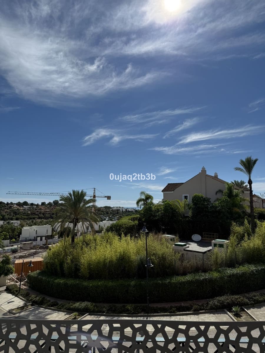 3 soveværelse Byhus til leje i New Golden Mile med swimmingpool garage - € 2.800 (Ref: 9521134)