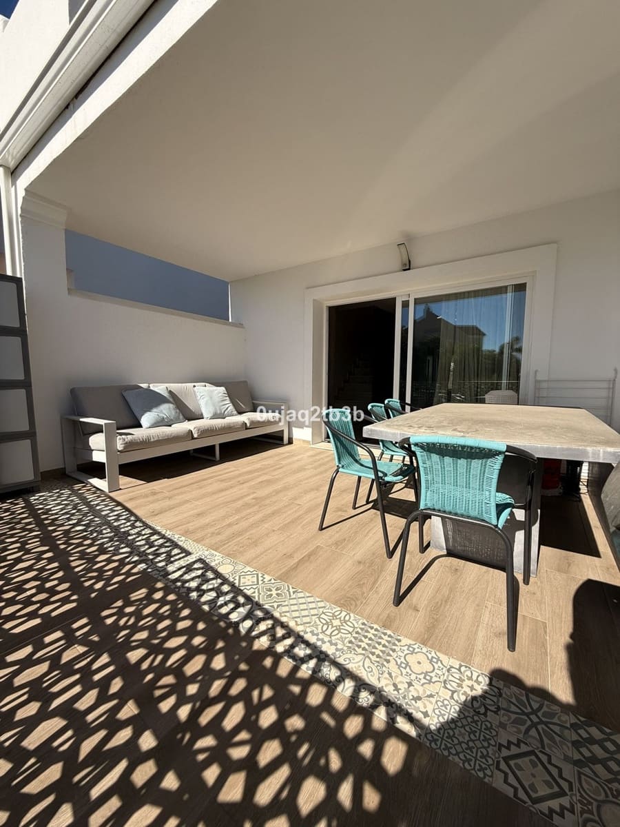 3 soveværelse Byhus til leje i New Golden Mile med swimmingpool garage - € 2.800 (Ref: 9521134)