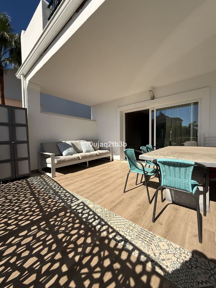 3 soveværelse Byhus til leje i New Golden Mile med swimmingpool garage - € 2.800 (Ref: 9521134)