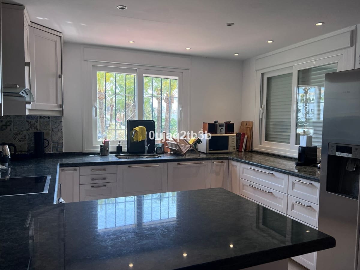 4 camera da letto Appartamento in vendita in Nueva Andalucia con piscina garage - 1.500.000 € (Rif: 9536456)