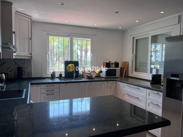 4 sypialnia Apartament na sprzedaż w Nueva Andalucia, Marbella z basenem garażem - 1 500 000 € (Ref: 9536456)