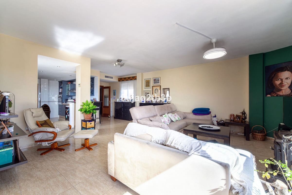 3 bedroom Penthouse for sale in San Pedro de Alcantara with garage - € 675,000 (Ref: 9600023)