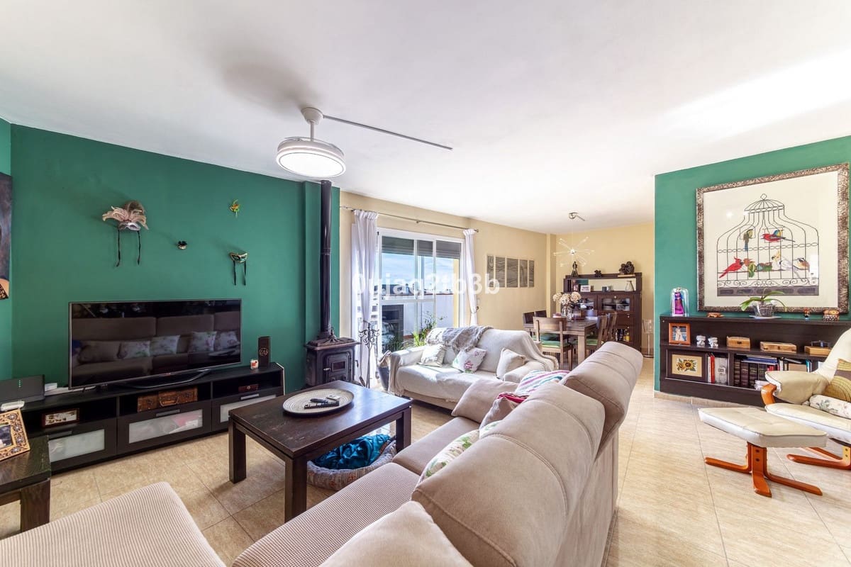 3 bedroom Penthouse for sale in San Pedro de Alcantara with garage - € 675,000 (Ref: 9600023)