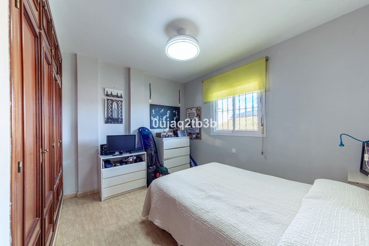 3 bedroom Penthouse for sale in San Pedro de Alcantara with garage - € 675,000 (Ref: 9600023)